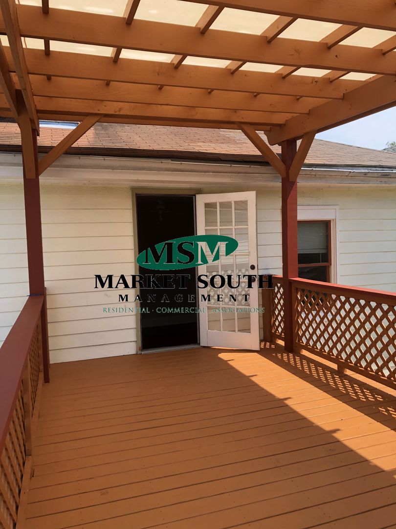 Savannah House: 121 W. Duffy Street