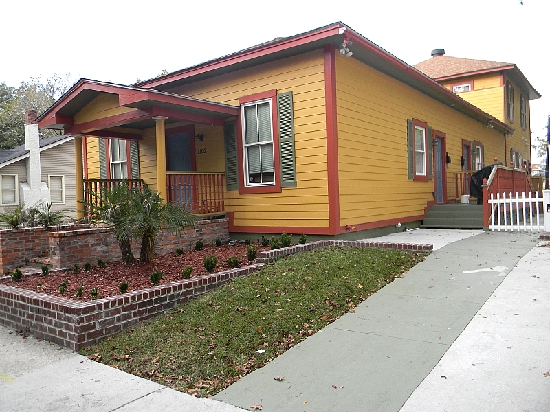 Savannah Apartment: 1102 E 33rd Street