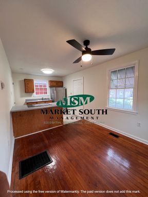 HENRY STREET CARRIAGE HOUSE! PRIME LOCATION! – photo 1