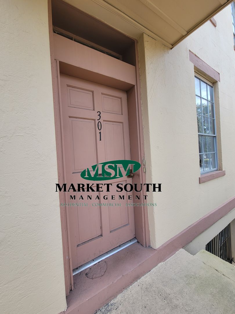 Savannah Apartment: 301 E. Liberty Street