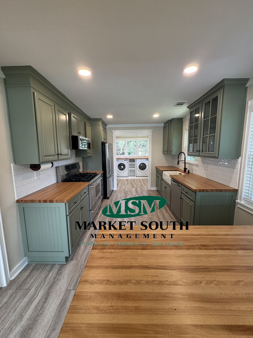 Thunderbolt House: 3306 George Street