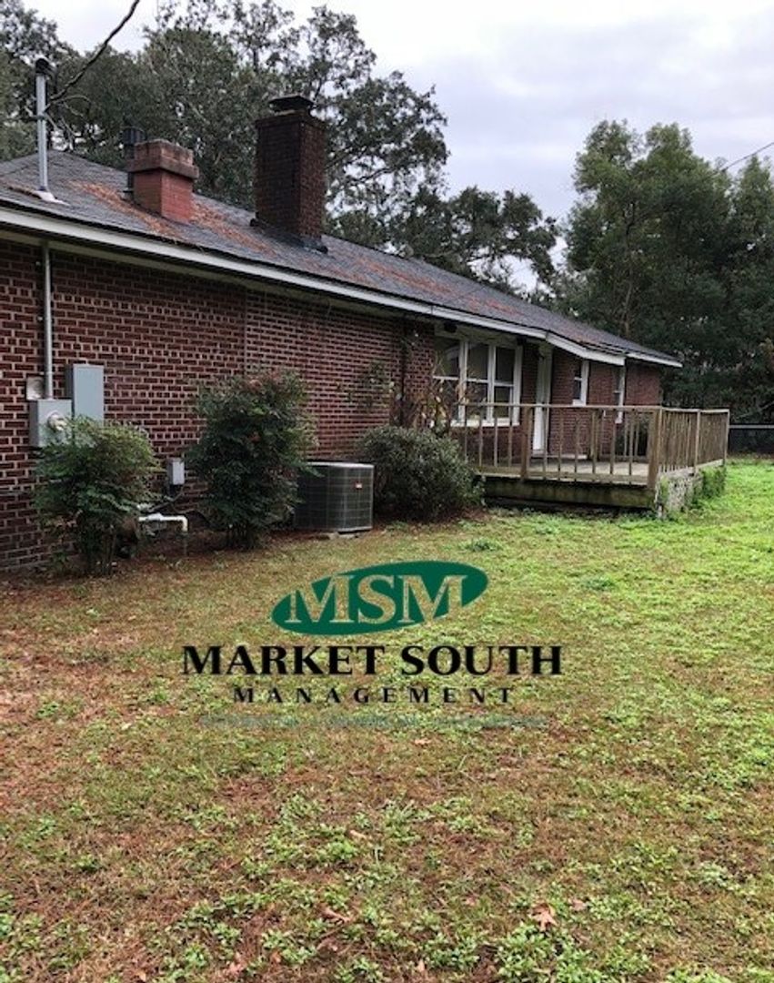 Savannah House: 5529 Habersham Street