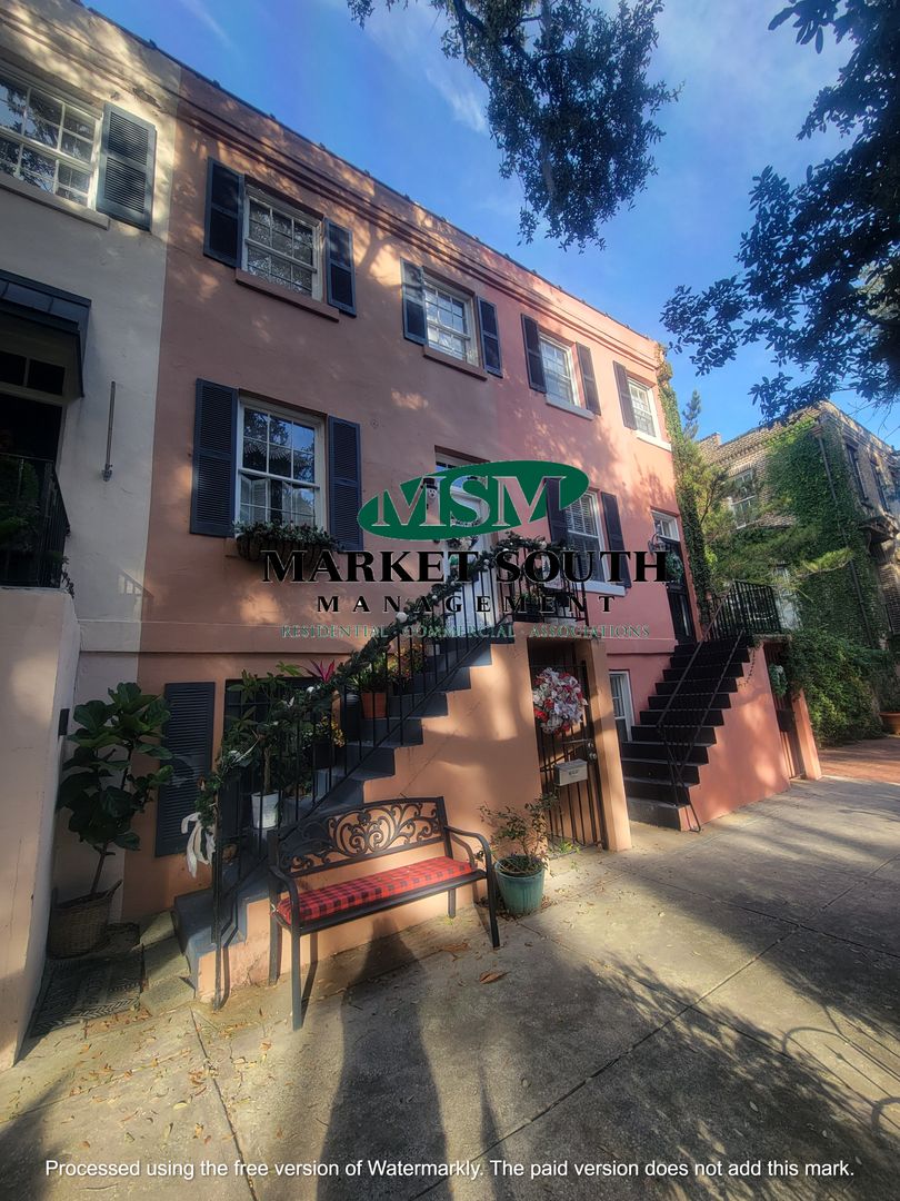 Savannah House: 216 E. Jones Street