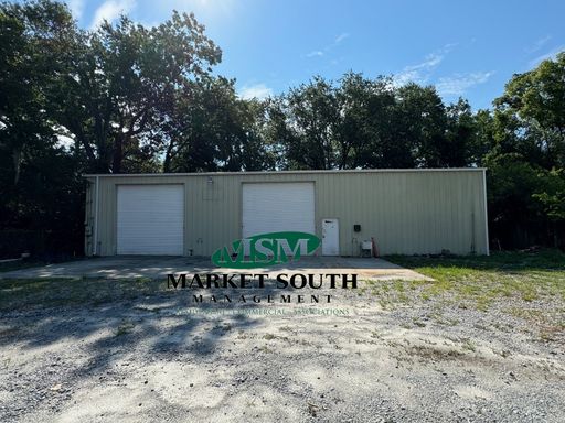 COMMERCIAL WAREHOUSE IN VICTORIAN DISTRICT – photo 1