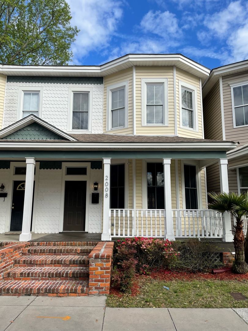 Savannah House: 2008 Whitaker Street