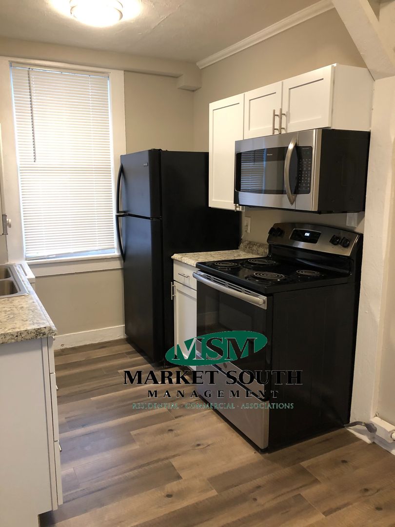 Savannah Apartment: 412 E. 50th Street