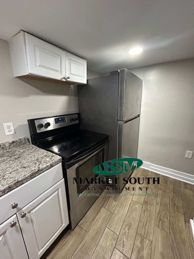 Savannah Apartment: 404 E. 31st Street