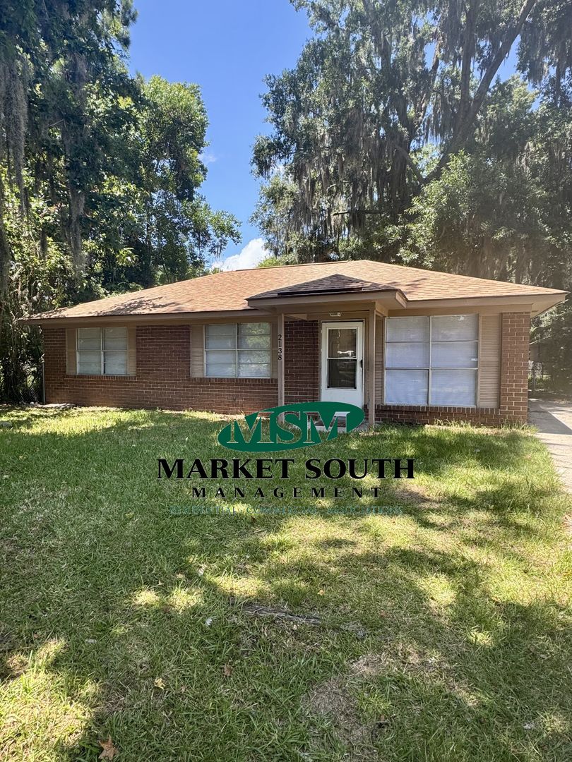 Savannah House: 2138 Adams Avenue