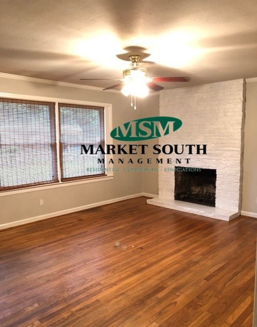 Savannah House: 5529 Habersham Street