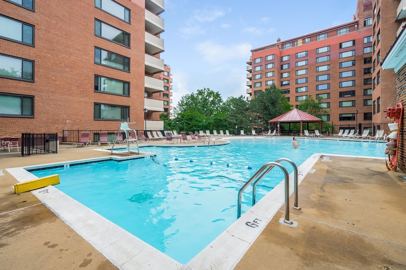 River Place East 1146 6 of 12