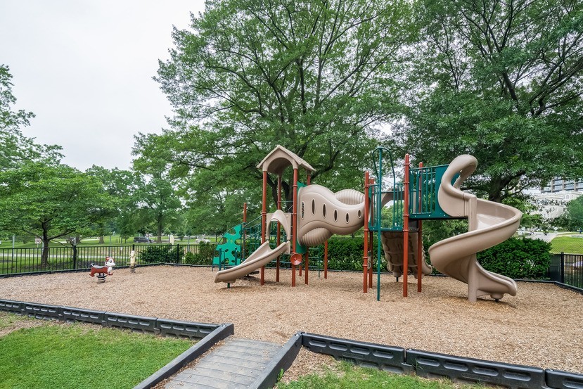 River Place East 1146 11 of 12