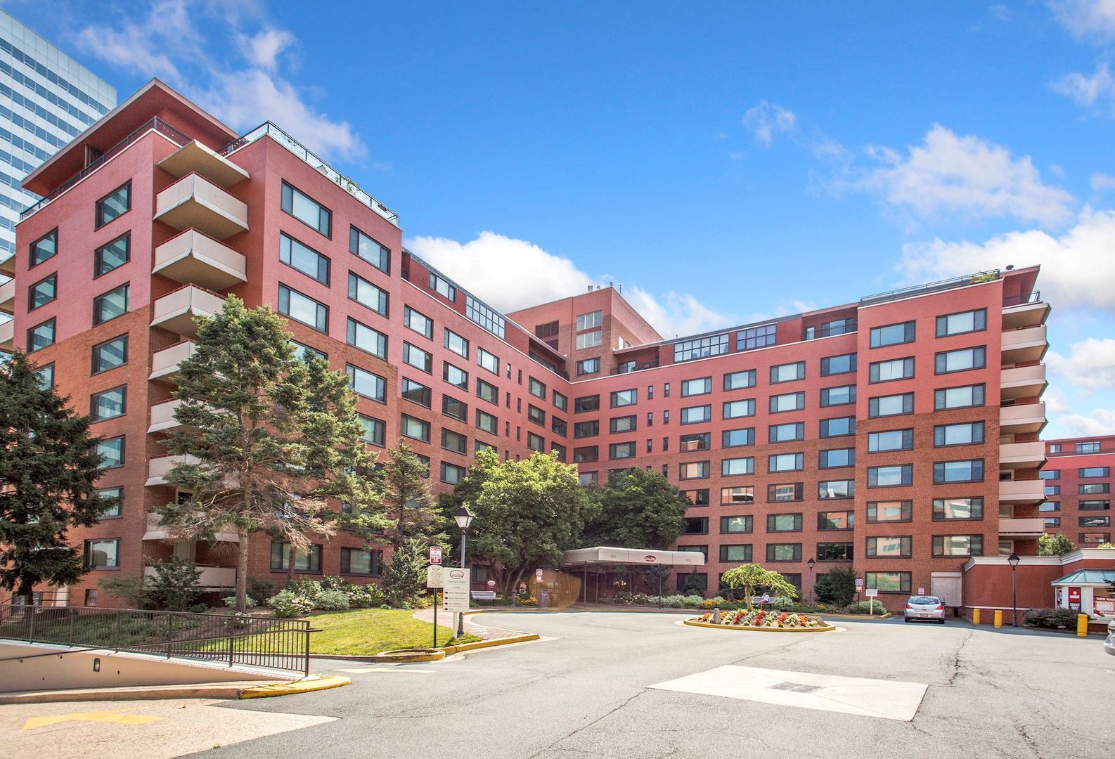 Arlington Condo: 1021 Arlington Blvd Unit 914