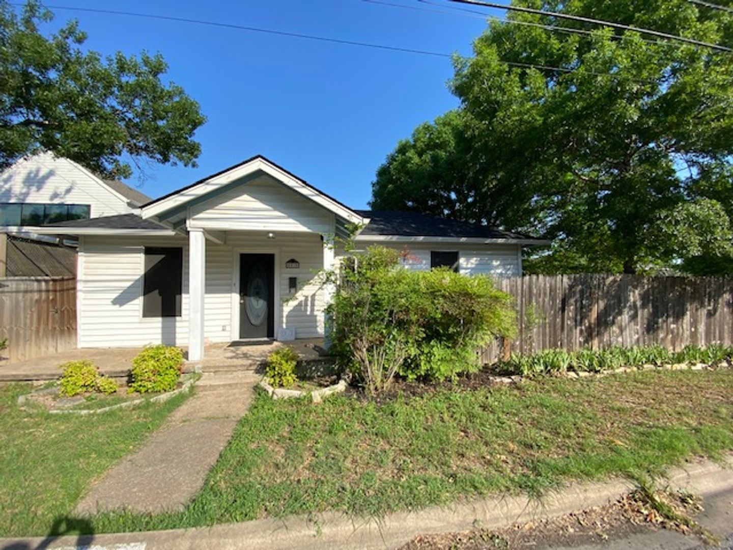 Austin House: 5410 Woodrow Ave