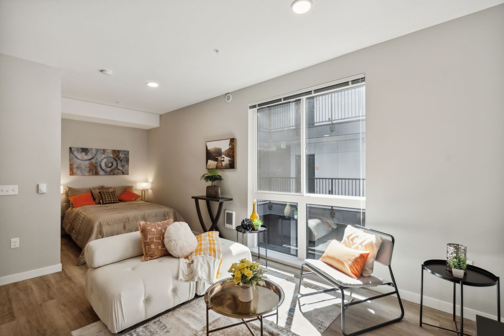 Auburn Apartment: 128 E Main St,