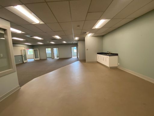 Spacious Commercial Space with Private Offices & Yard (ALL YOU NEED IN ONE)!!! Perfect Location – photo 1