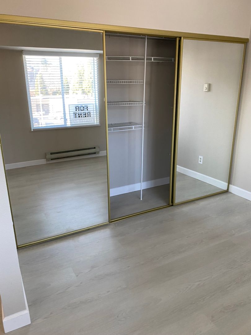 Renton Apartment: 334 Wells Ave South