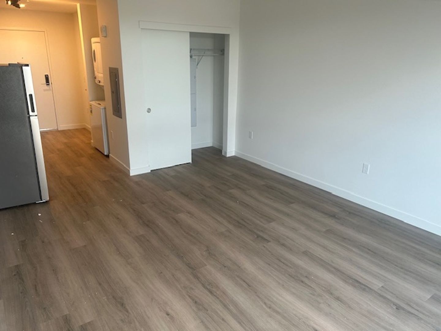 Auburn Apartment: 128 E Main St,