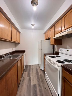 Submit your application TODAY, receive approval, and earn $500 move in credit. – photo 1