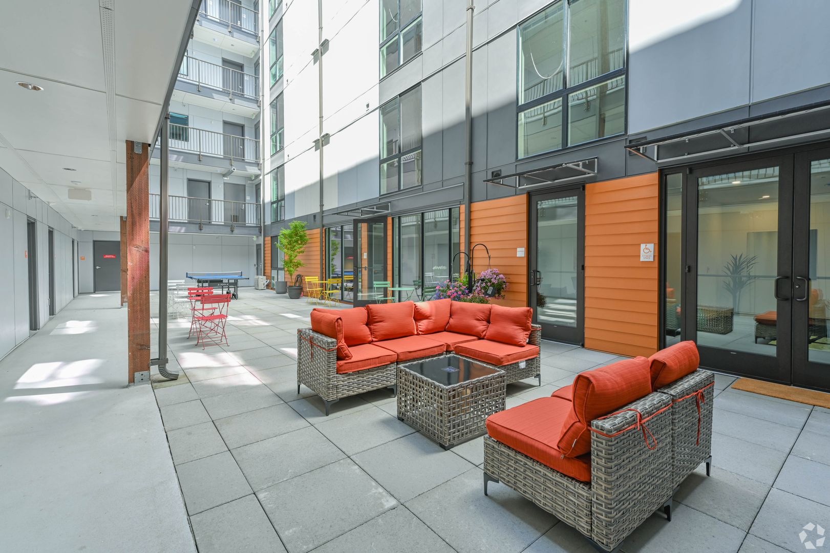 Auburn Apartment: 128 E Main St,