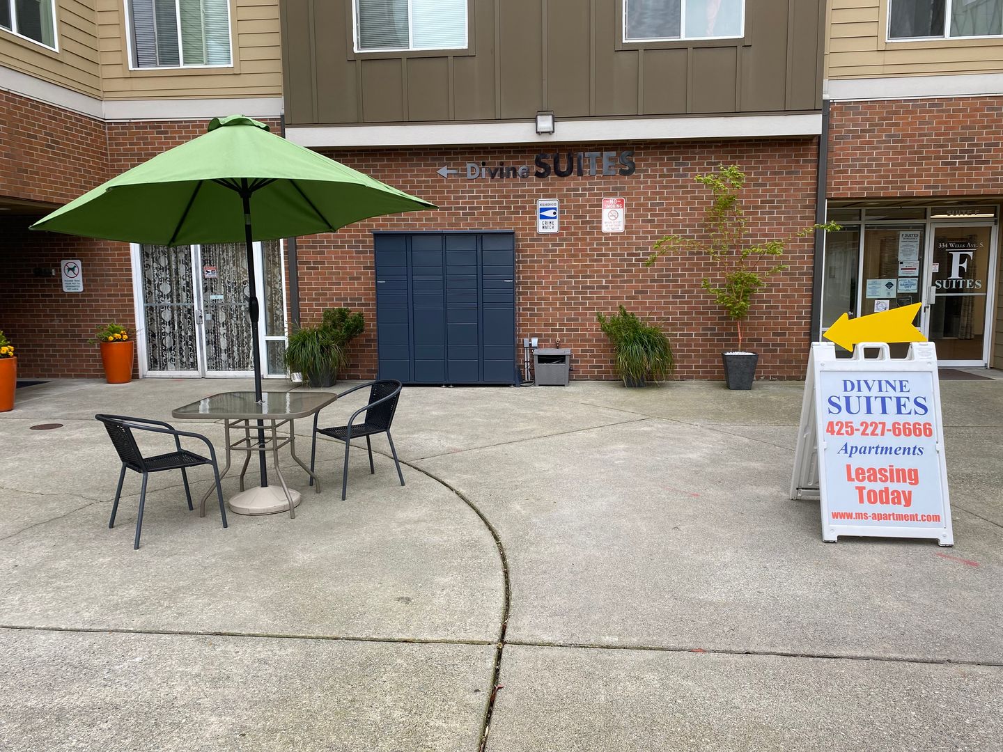 Renton Apartment: 334 Wells Ave South