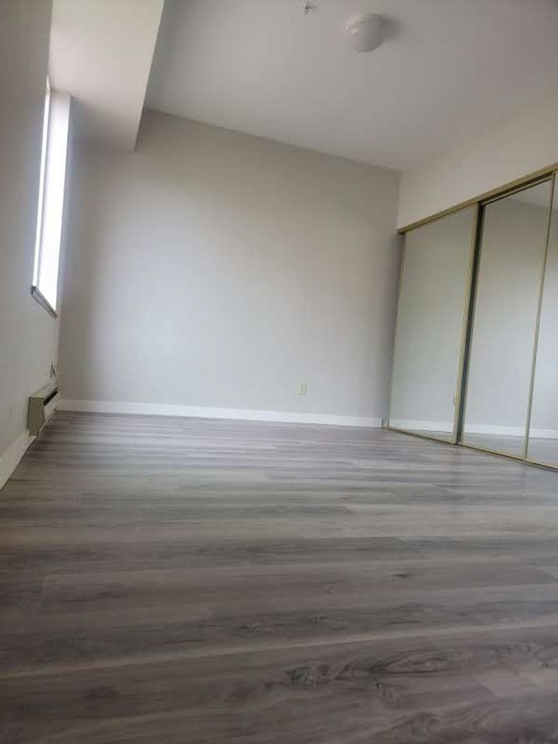 Renton Apartment: 334 Wells Ave South