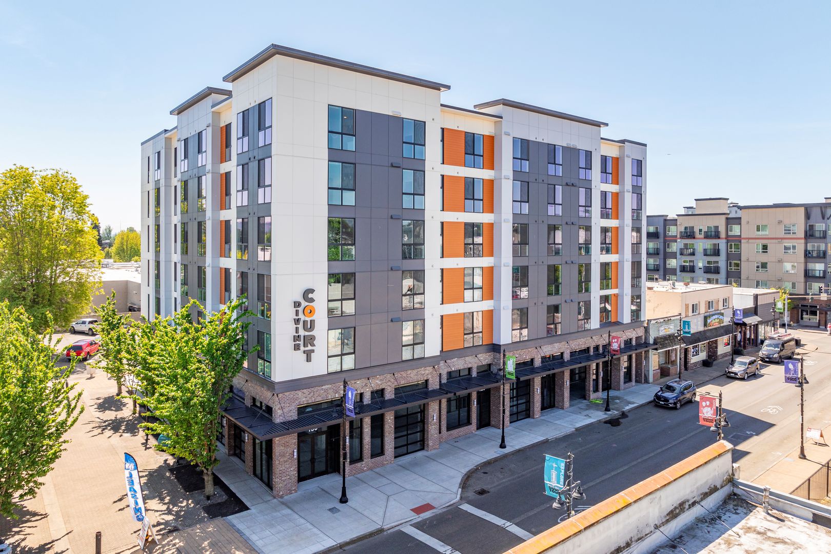 Auburn Apartment: 128 E Main St,