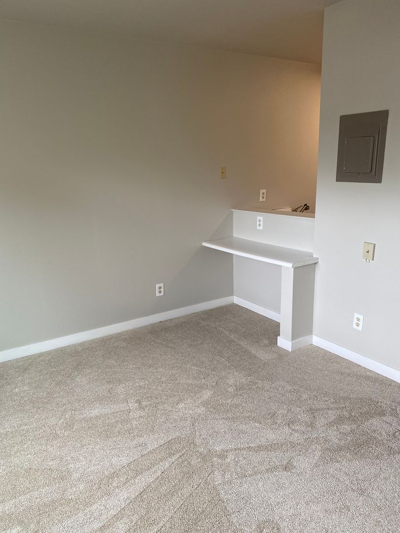 Renton Apartment: 334 Wells Ave South