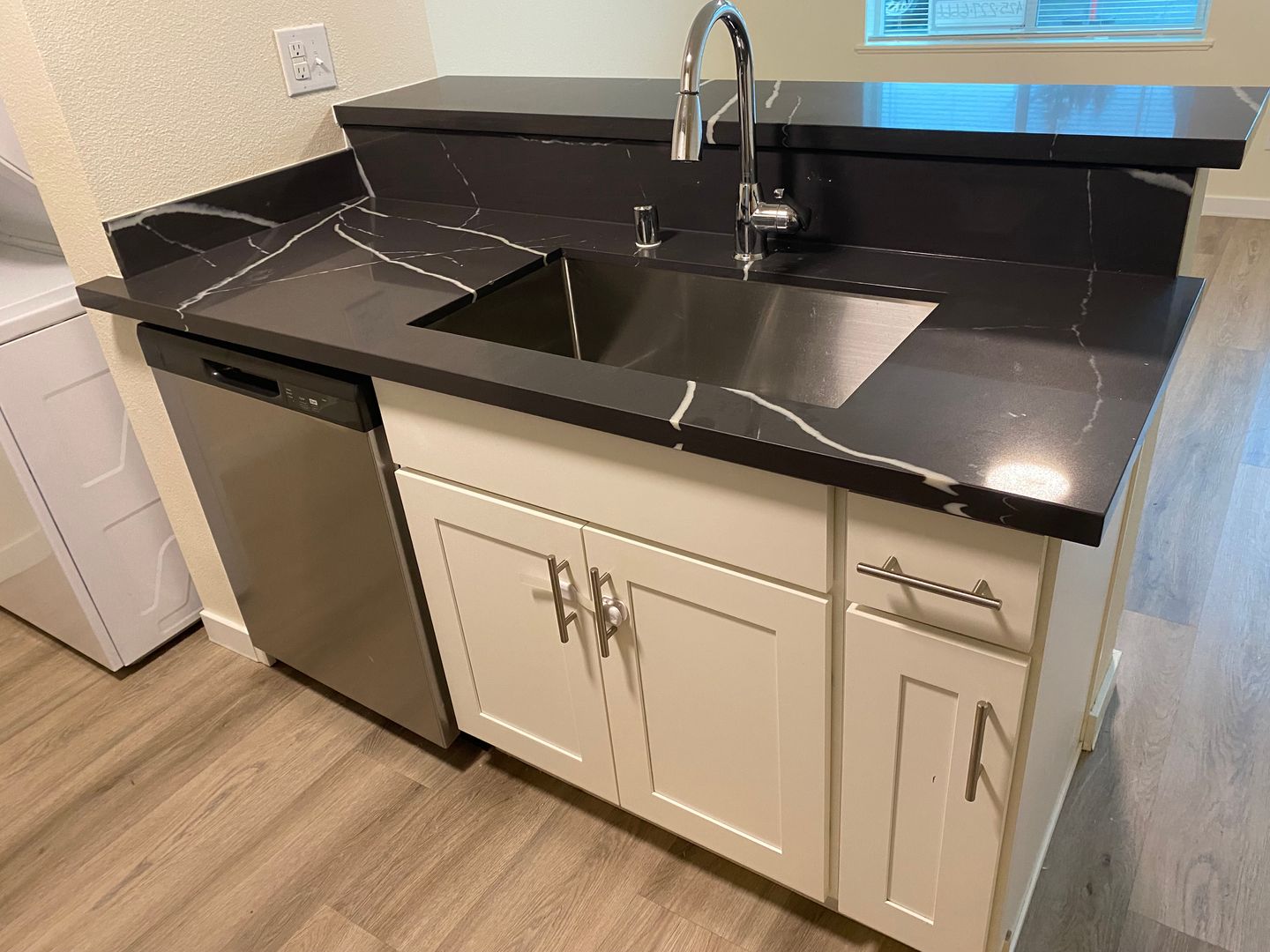 Renton Apartment: 334 Wells Ave South