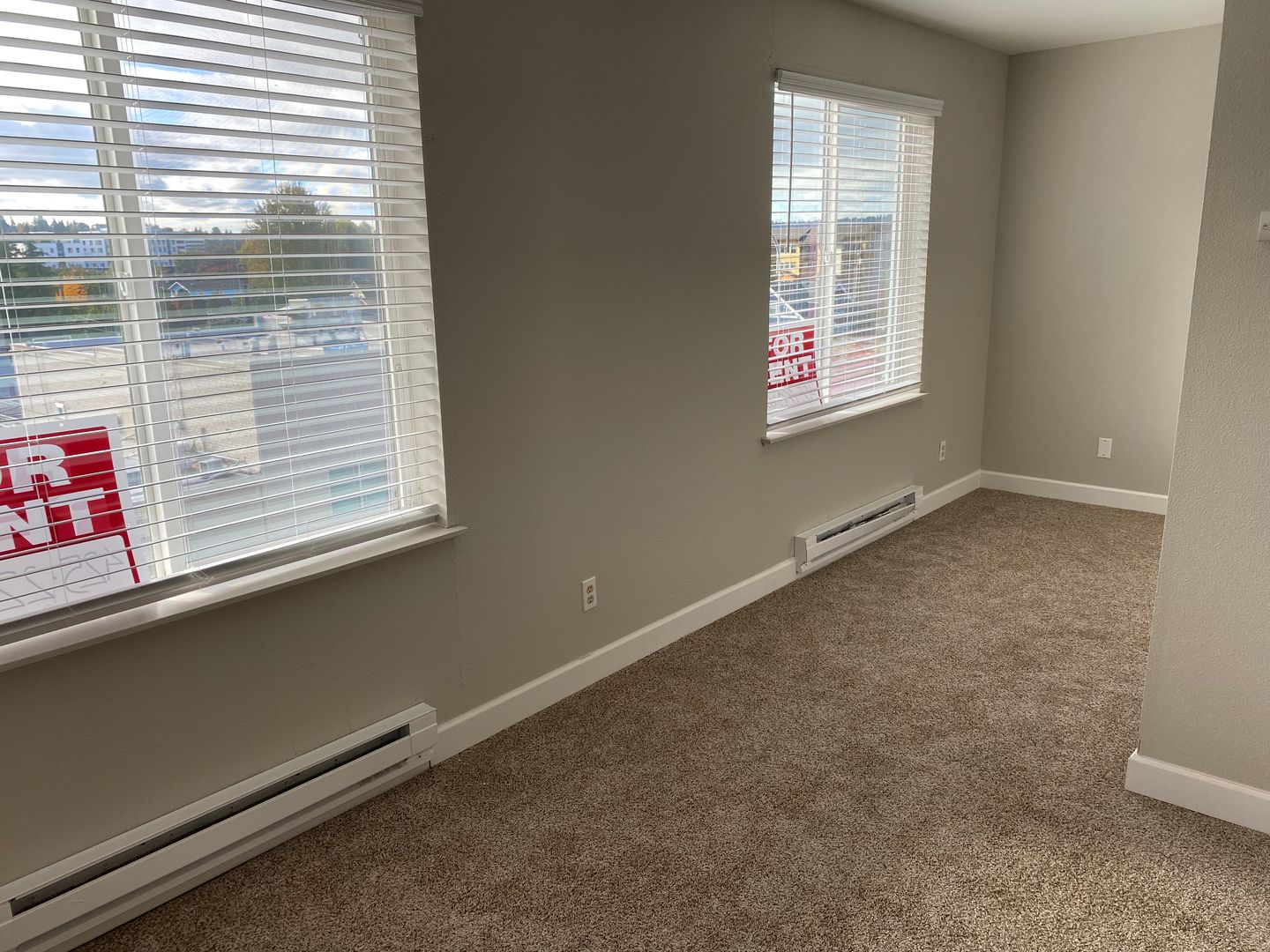 Renton Apartment: 334 Wells Ave South