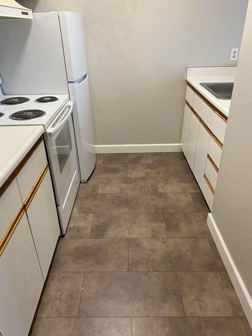 Renton Apartment: 334 Wells Ave South