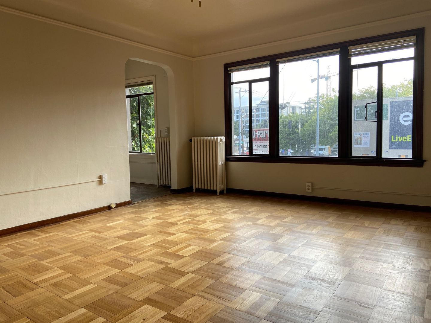 Seattle Apartment: 105 Mercer St