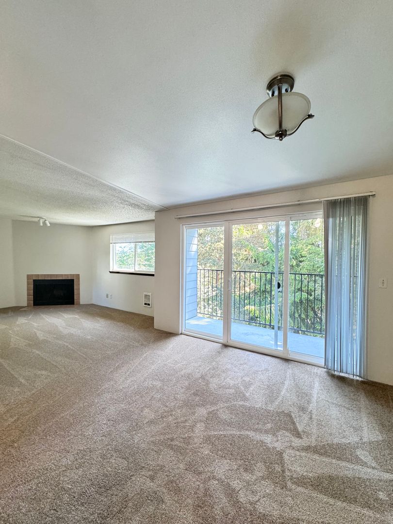 Seattle Apartment: 10522 Lake City Way NE