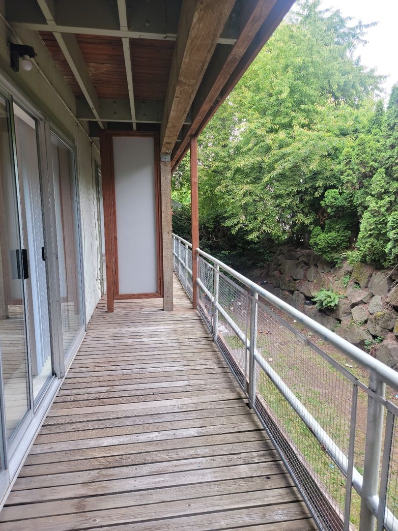 Burien Apartment: 14421 8th Ave SW