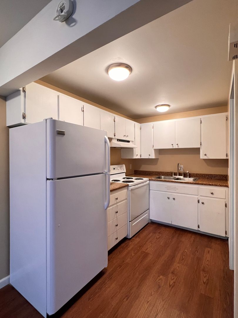 Seattle Apartment: 14332 32nd Ave NE