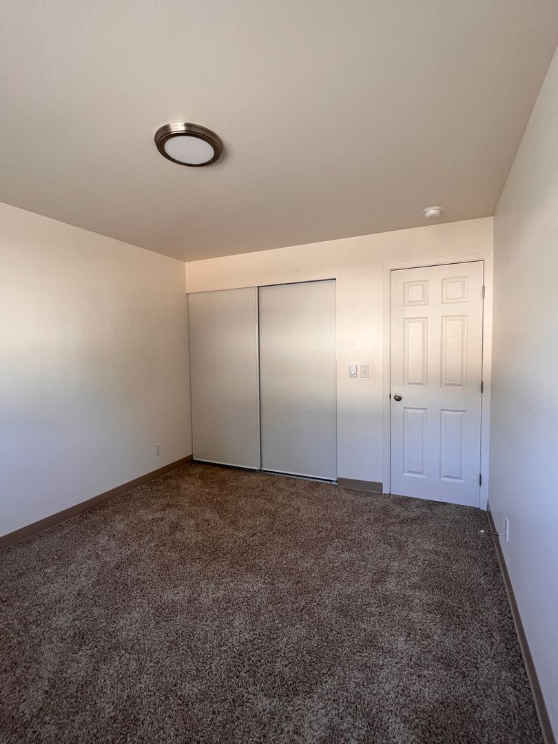 Seattle Apartment: 3043 NE 140th St