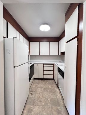 Tour, apply TODAY, get approved, and enjoy $500 off your move in! – photo 1