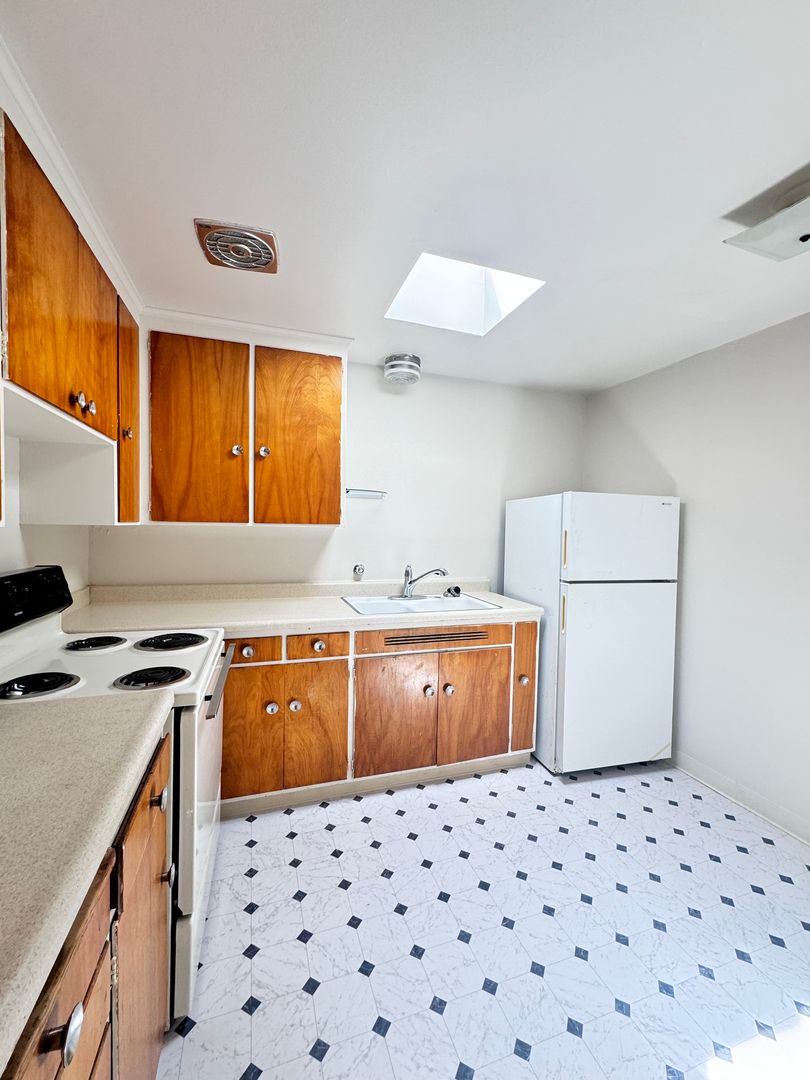 Seattle Apartment: 14346 32nd Ave NE