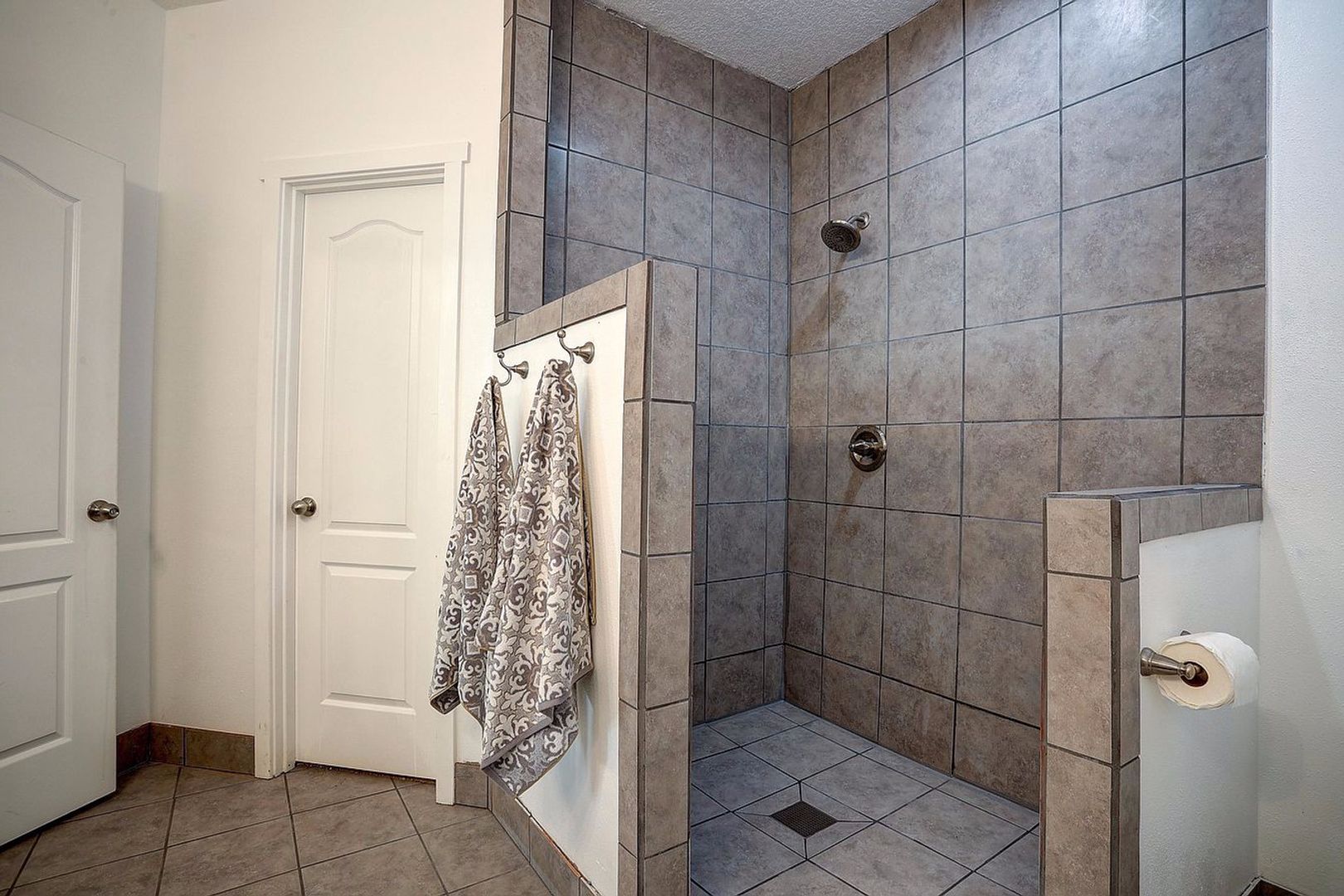 Bend House: 61472 Brosterhous Rd