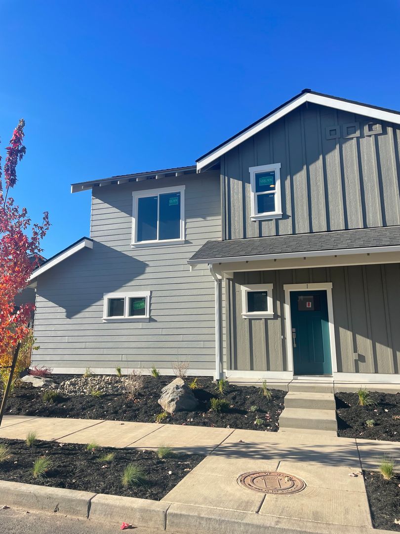 Bend Townhome: 61539 SE Jennifer Lane