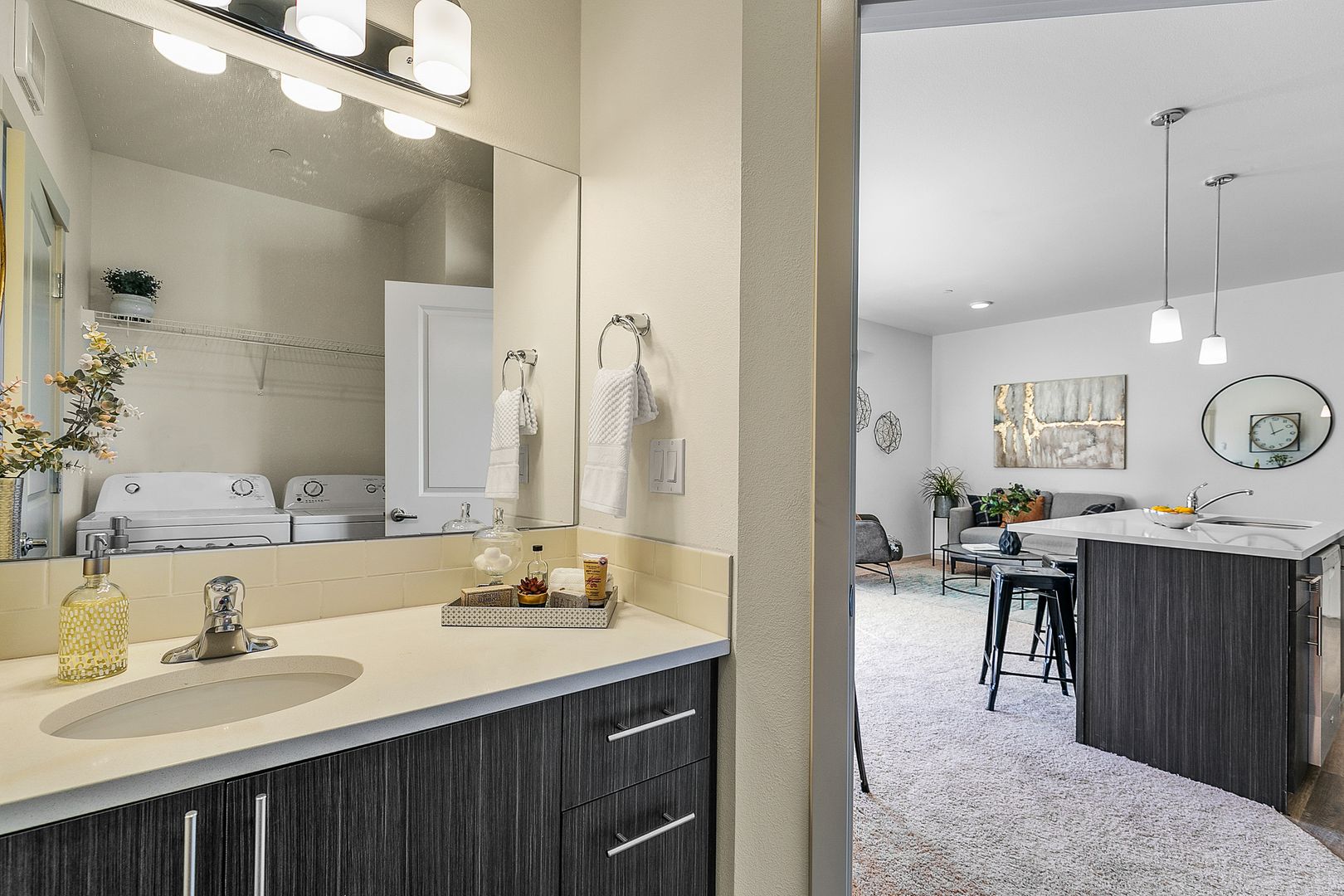 Redmond Apartment: 630 NW Kingwood Ave