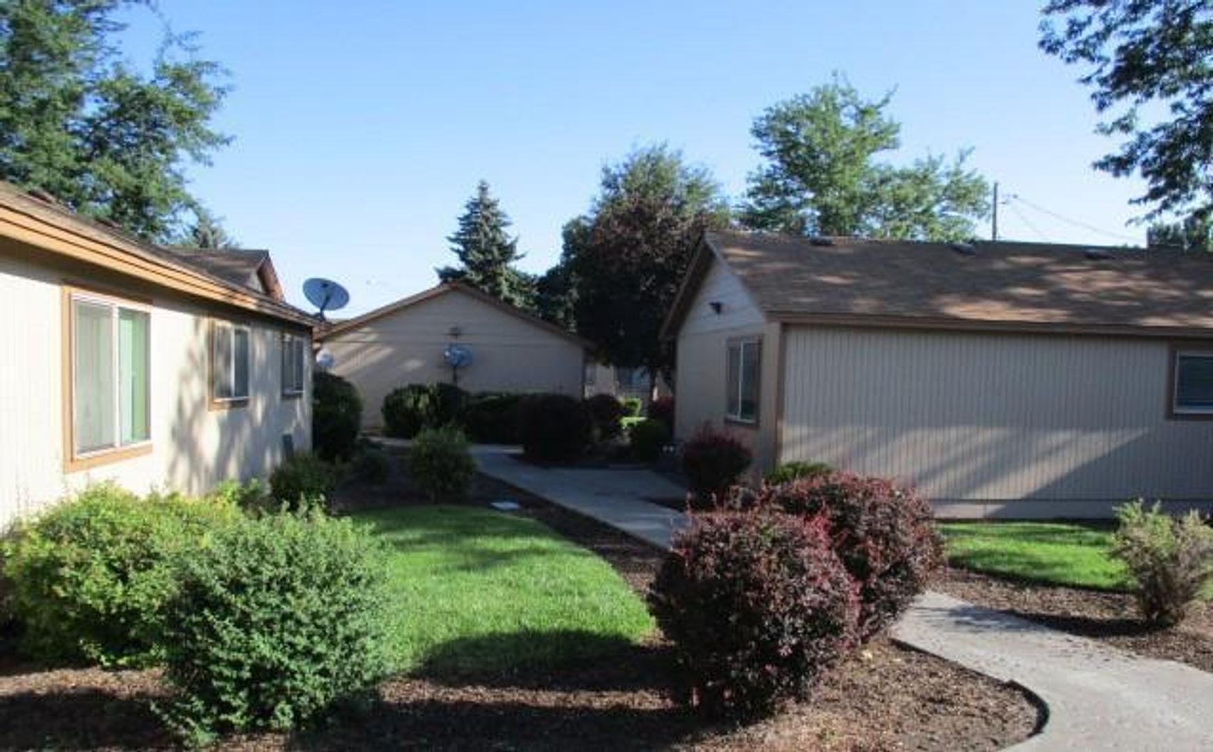 Prineville Apartment: 210 SE 5th st