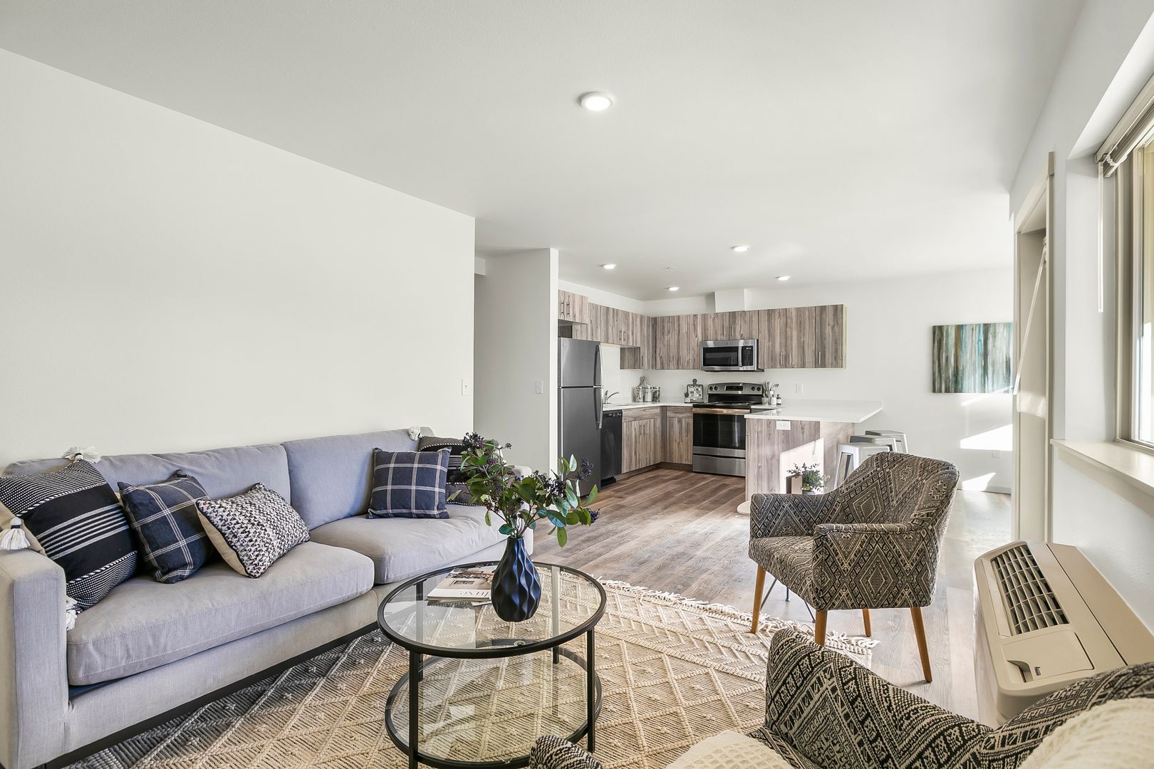 Sisters Apartment: 930 W. Felicity Ln