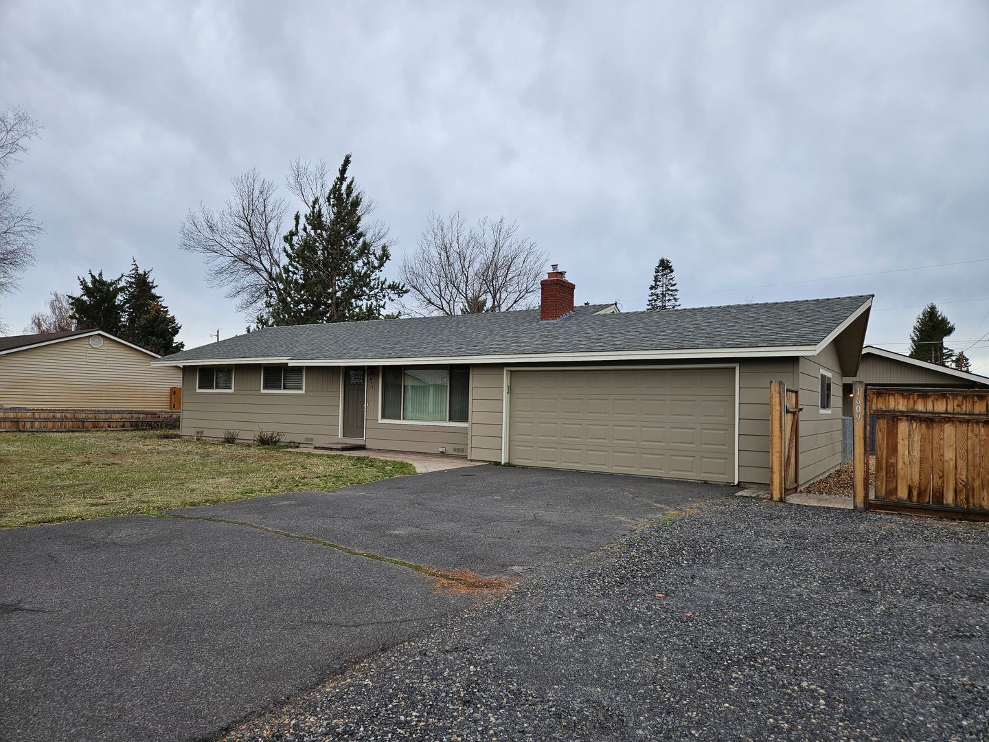 Redmond Apartment: 1611 & 1609 SW 17th