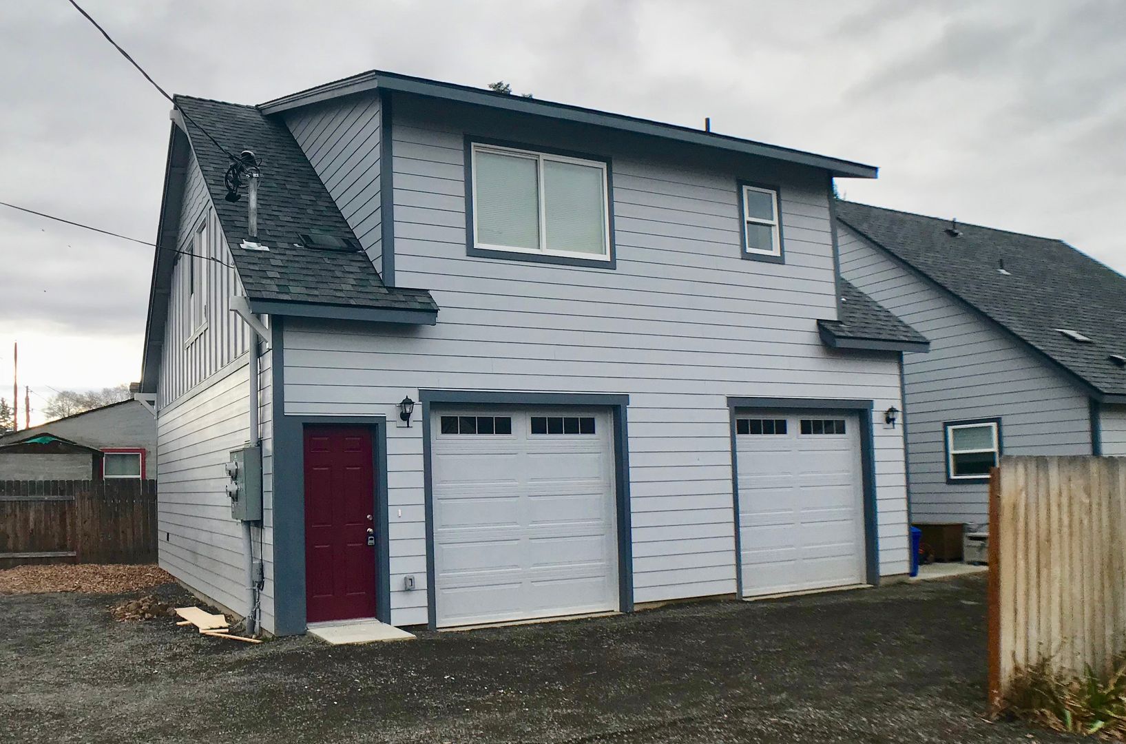 Redmond Apartment: 332, 334 SW 12th st