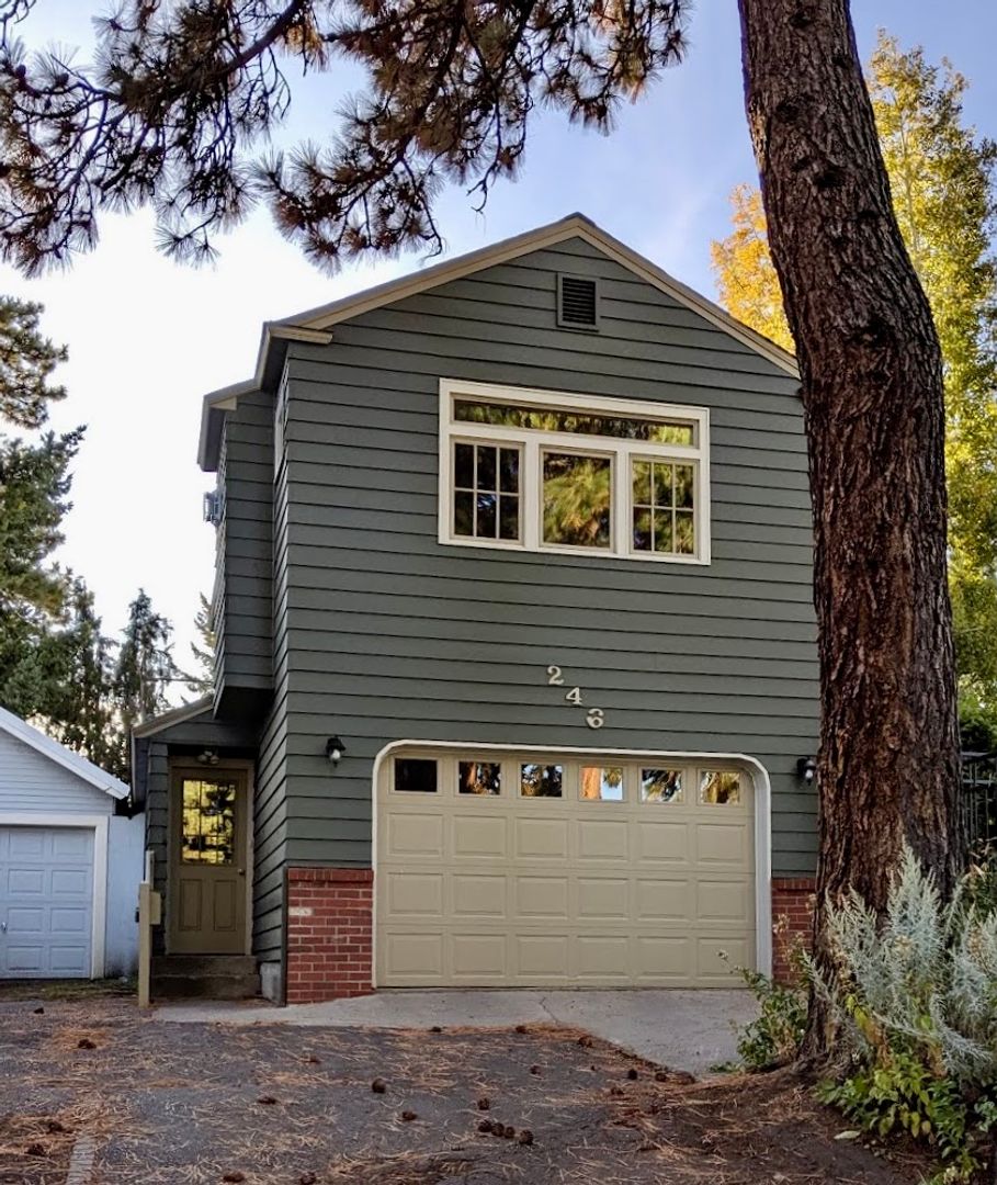 Bend Apartment: 246 NW Jefferson Place