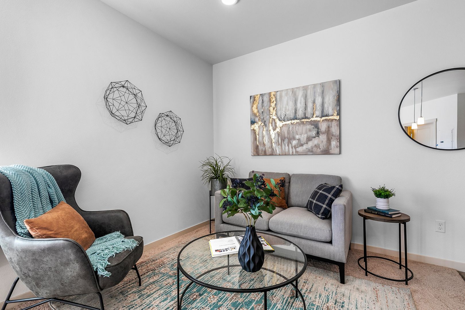 Redmond Apartment: 630 NW Kingwood Ave