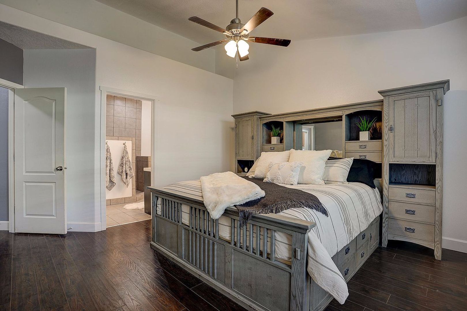 Bend House: 61472 Brosterhous Rd