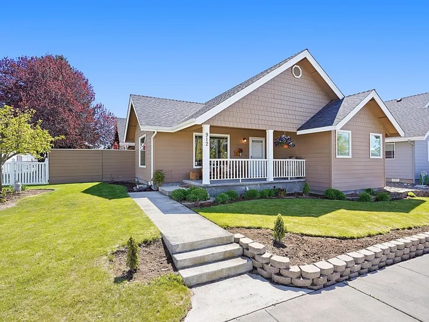 Prineville House: 912 NE Del Rio Ave