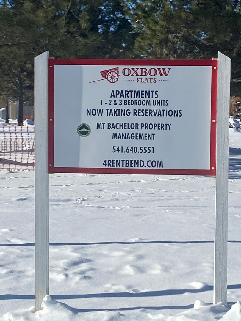 Sisters Apartment: 930 W. Felicity Ln