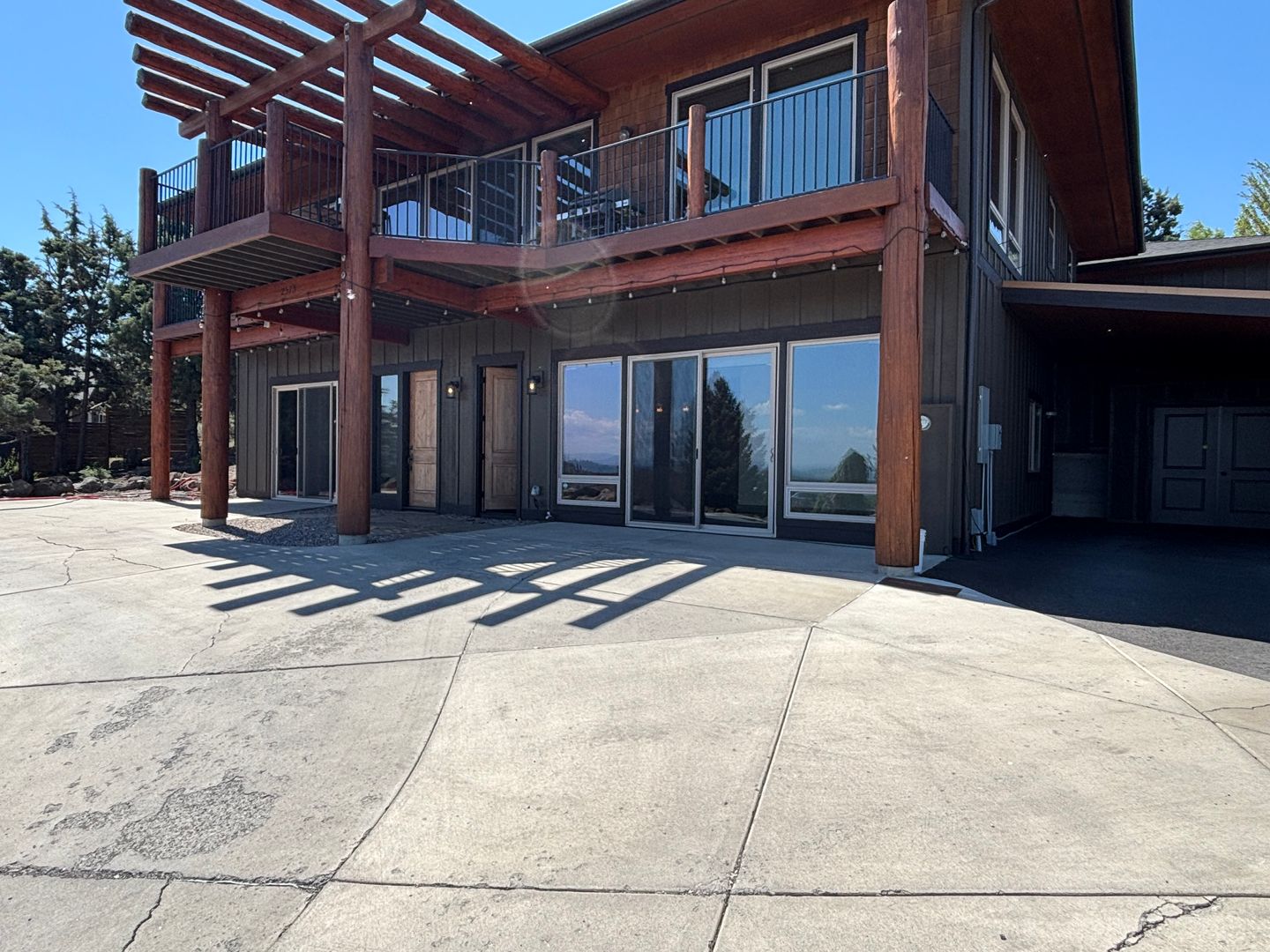 Bend House: 2515 Upper Rim Ct